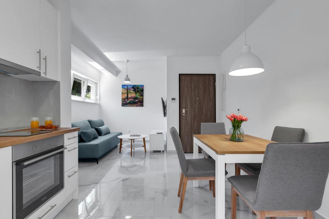 - Santric Apartman Makarska